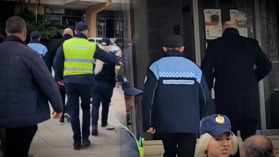 VIDEO/ &ldquo;O b*th&euml; q*r&euml;...'/ Protestuesit q&euml; do iu