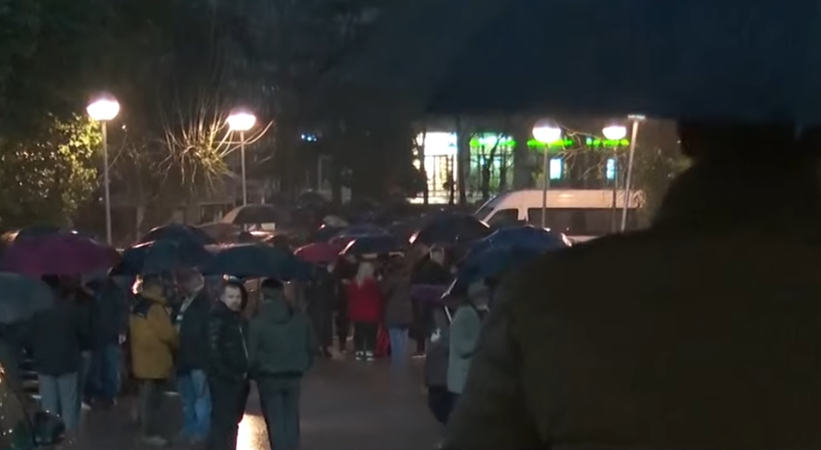 Reshje t&euml; dendura shiu n&euml; prag t&euml; protest&euml;s komb&euml;tare