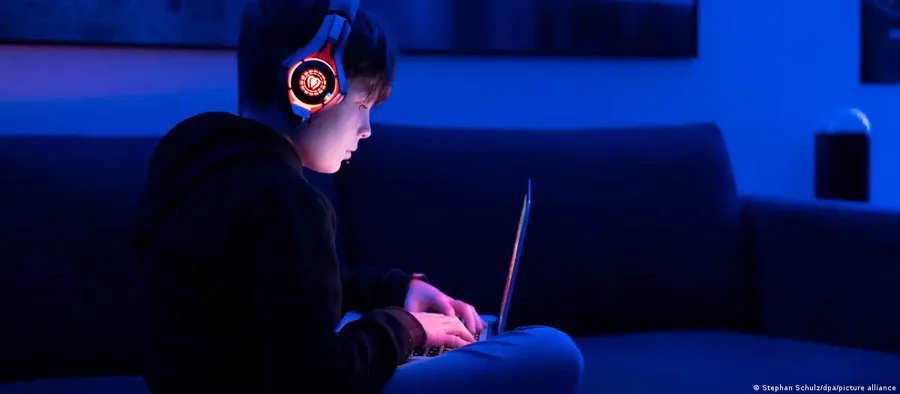 BE - p&euml;rgatitje p&euml;r ndalimin e mediave sociale p&euml;r