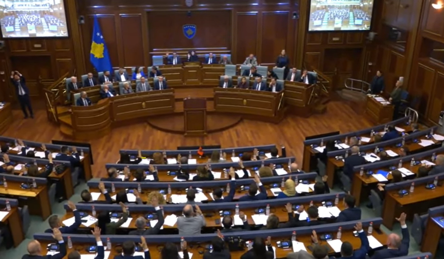 90 vota pro dhe 1 kund&euml;r, Kuvendi i Kosov&euml;s miraton rezolut&euml;n