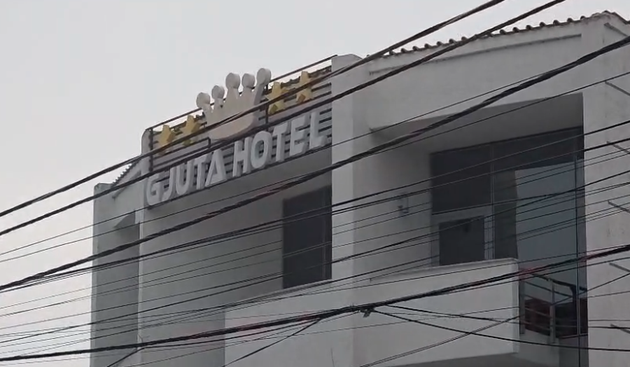 &lsquo;&rsquo;P&euml;rgj*ket&rsquo; Sh&euml;n Valentini, 18 vje&ccedil;arja