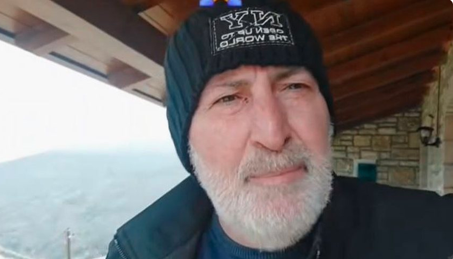 ''Vet&euml;m plumbi t&euml; ndan me mua, do p&euml;rfundosh n&euml;