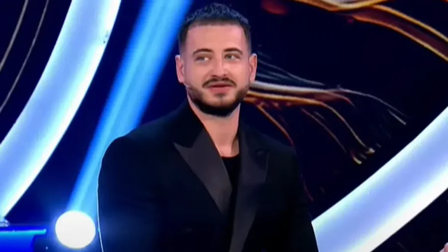 FOTO/ Xum Allushi gjen dashurin&euml;, publikon foto me partneren e tij: I