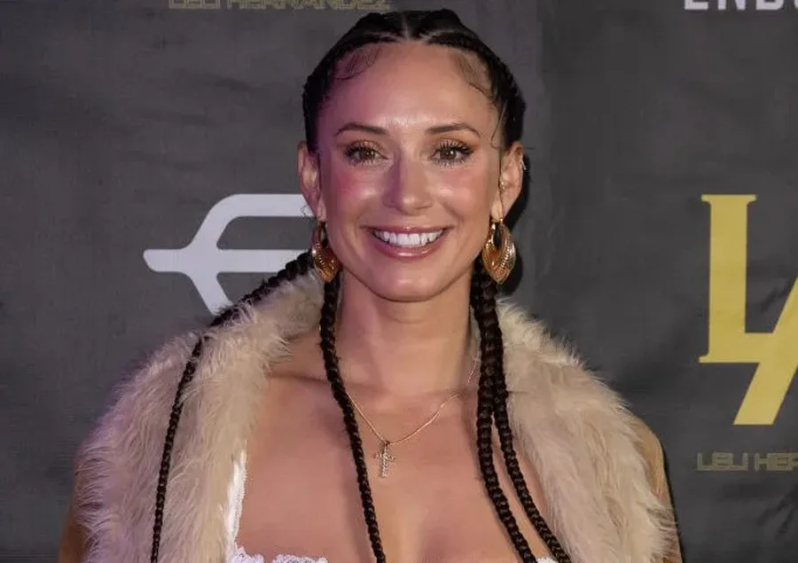 Influencerja paralajm&euml;ron futbollistat: Mos m&euml; d&euml;rgoni mesazhe