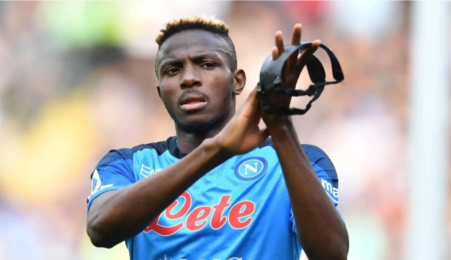 &ldquo;M&euml; trajtuan si qen&rdquo;, Osimhen rr&euml;fen arsyen q&euml; e