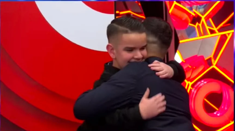 "Hape nj&euml; der&euml; n&euml; zem&euml;r p&euml;r mua"/ Moment