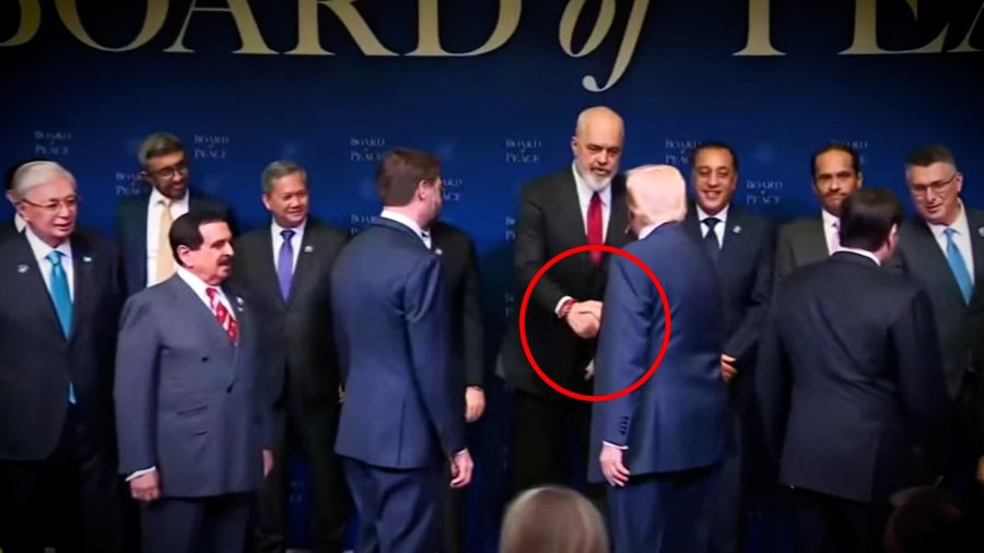 VIDEO/ Mbledhja e Bordit të Paqes, Edi Rama shtërngon duart me Donald