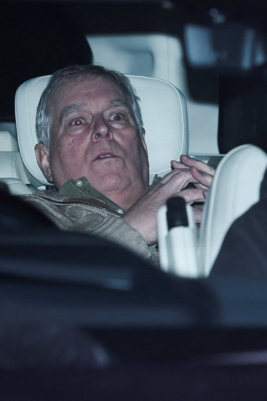 Lirohet Andrew/ I tronditur, ai largohet nga Departamenti, FOTO-t e para t&euml;