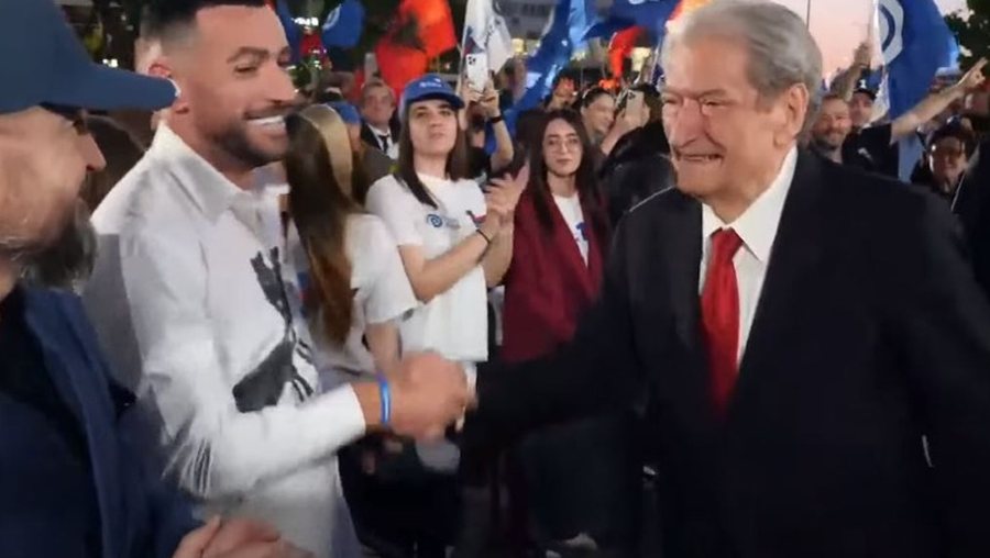 “Ka ardhur koha që rinia të ngrihet", Stresi i futet