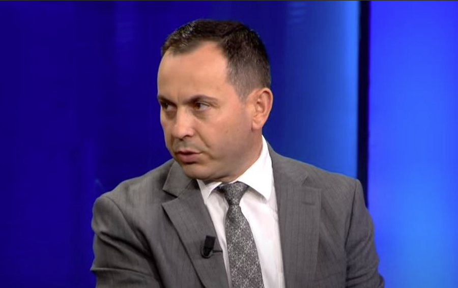 Emri i tij n&euml; list&euml;n e kandidat&euml;ve p&euml;r K&euml;shillin e PD,