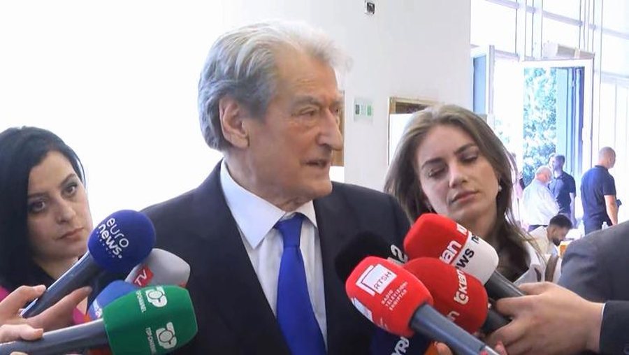 Berisha: Kuvendi Komb&euml;tar po zhvillohet n&euml; frym&euml;n e