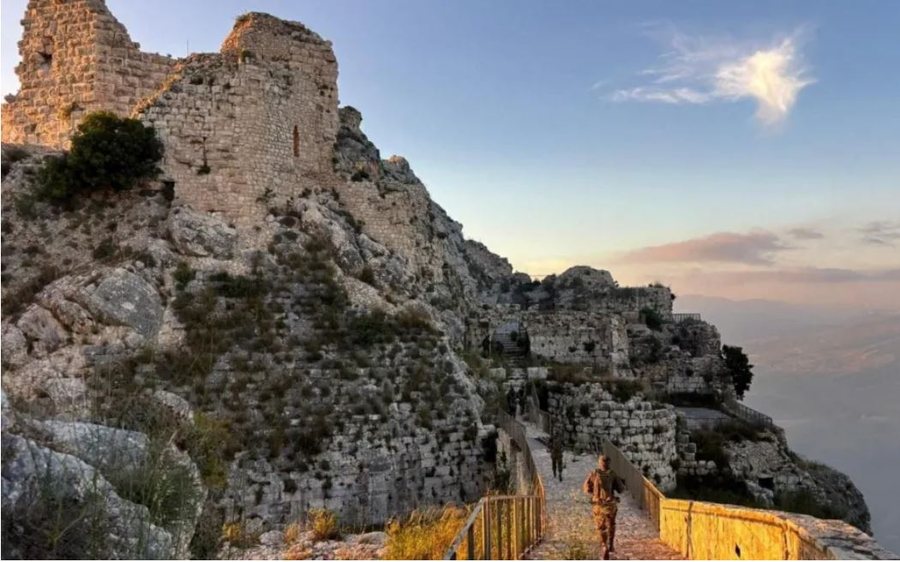 Izraeli pushton kështjellën legjendare të Libanit, flamuri