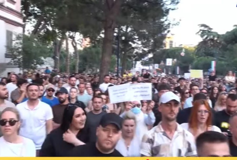 VIDEO - Protest&euml; n&euml; Tiran&euml; pas p&euml;rplasjeve n&euml;