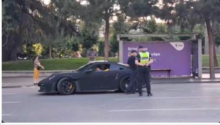 Policia gjobit Hysajn dhe Seferin p&euml;r ndotje akustike n&euml; qend&euml;r
