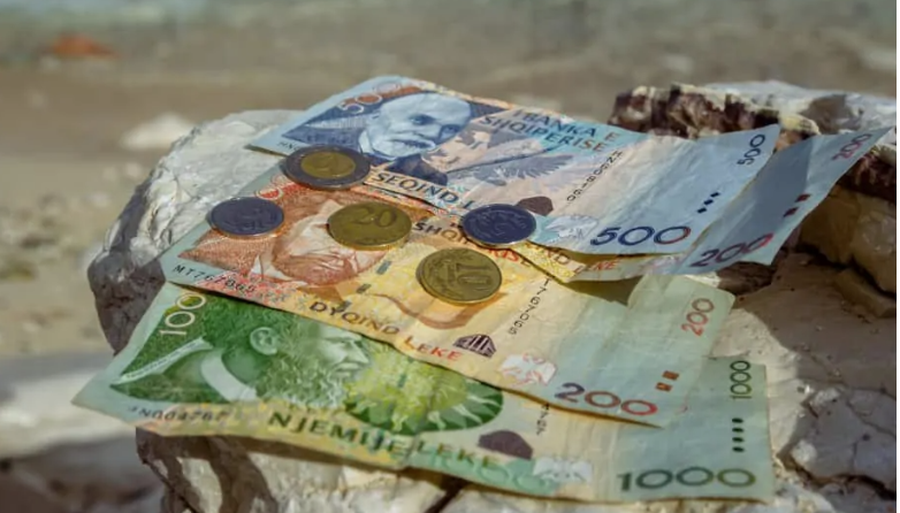 Pagat bruto vjetore, Shqip&euml;ria n&euml; fund t&euml; list&euml;s me 10