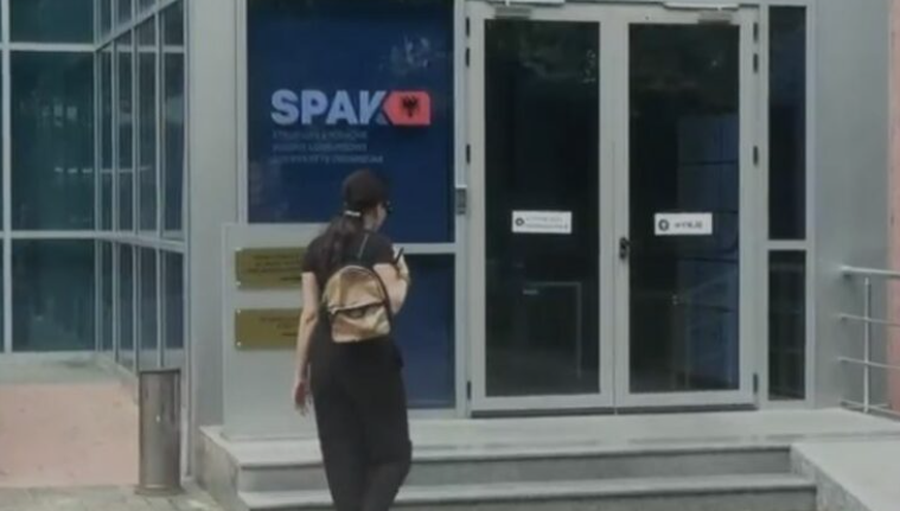 N&euml;n akuz&euml; p&euml;r grup kriminal me Agasin, ish-drejtoresha e AKSHI-t