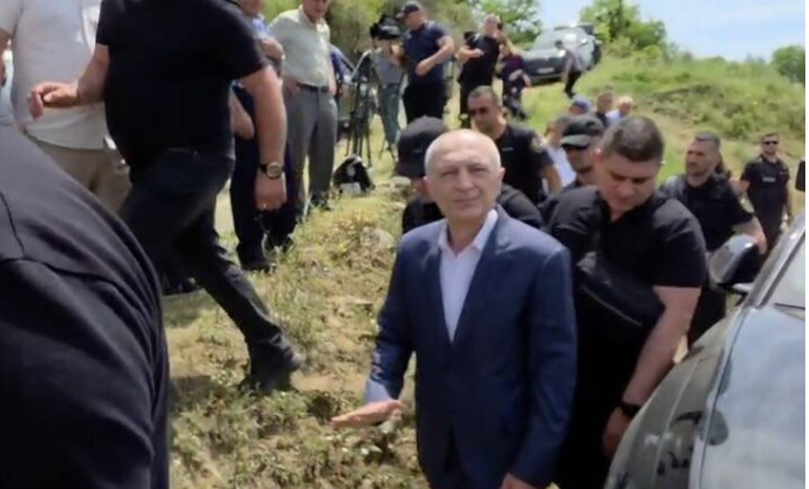 Meta l&euml; burgun dhe shkon n&euml; Skrapar p&euml;r varrimin e t&euml; atit!