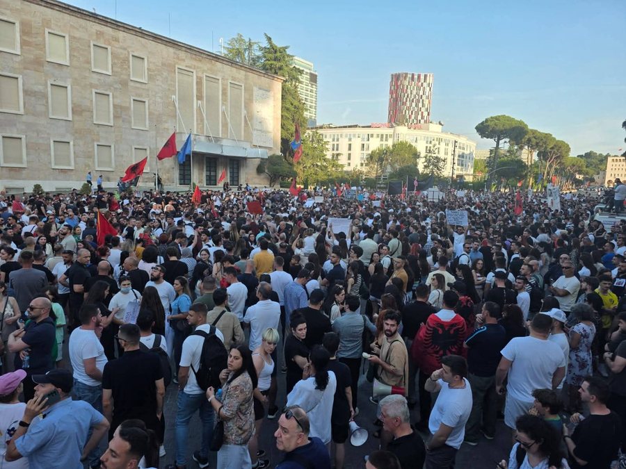 S&euml;rish protest&euml; p&euml;r &ldquo;Zv&euml;rnecin&rdquo; n&euml;