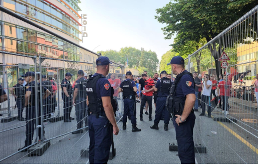 Sot ndeshja miq&euml;sore me Izraelin, policia bllokon nga ora 16:00