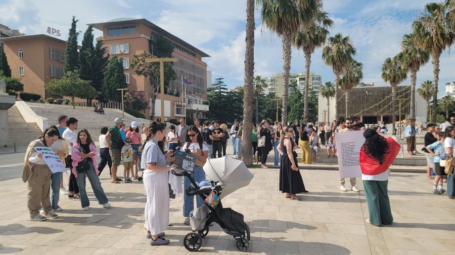 Protestë për Zvërnecin dhe në Durrës, dhjetëra