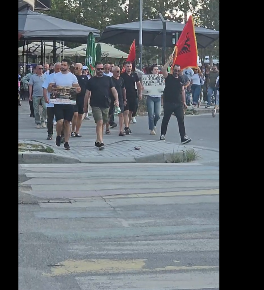 VIDEO/ Zgjerohet harta e protestës, banorët e Zvërnecit marshim