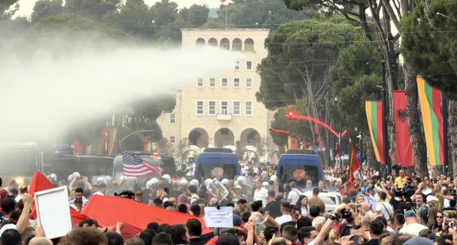 VIDEO/ Nis marshimi n&euml; Bulevardin "D&euml;shmor&euml;t e Kombit",