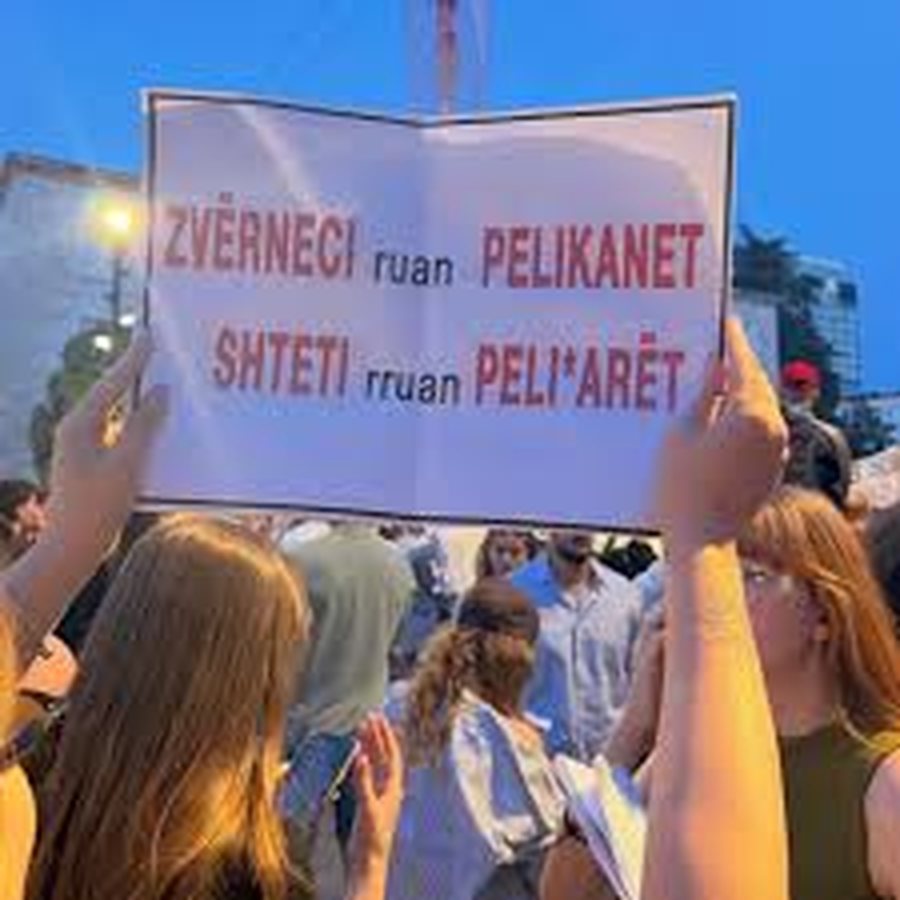 Nga notat ironike dhe th&euml;niet e Rilindasve, parrullat pikante t&euml;
