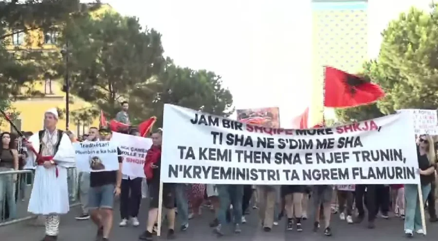 Nga notat ironike dhe th&euml;niet e Rilindasve, parrullat pikante t&euml;