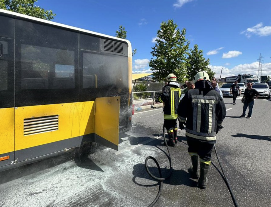 Merr flak&euml; urbani i student&euml;ve n&euml; Durr&euml;s, ja