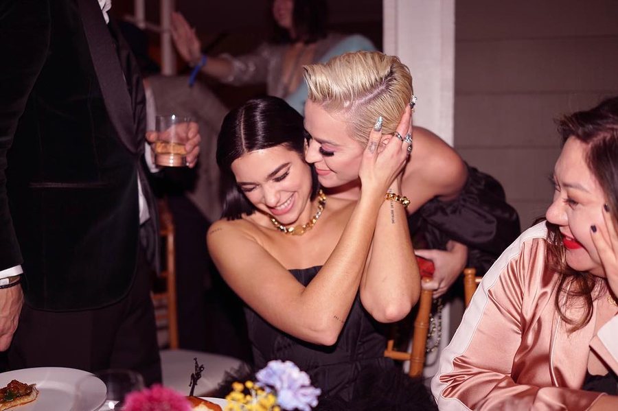 Katy Perry vjen n&euml; Prishtin&euml;, Dua Lipa zbulon surpriz&euml;n: Do