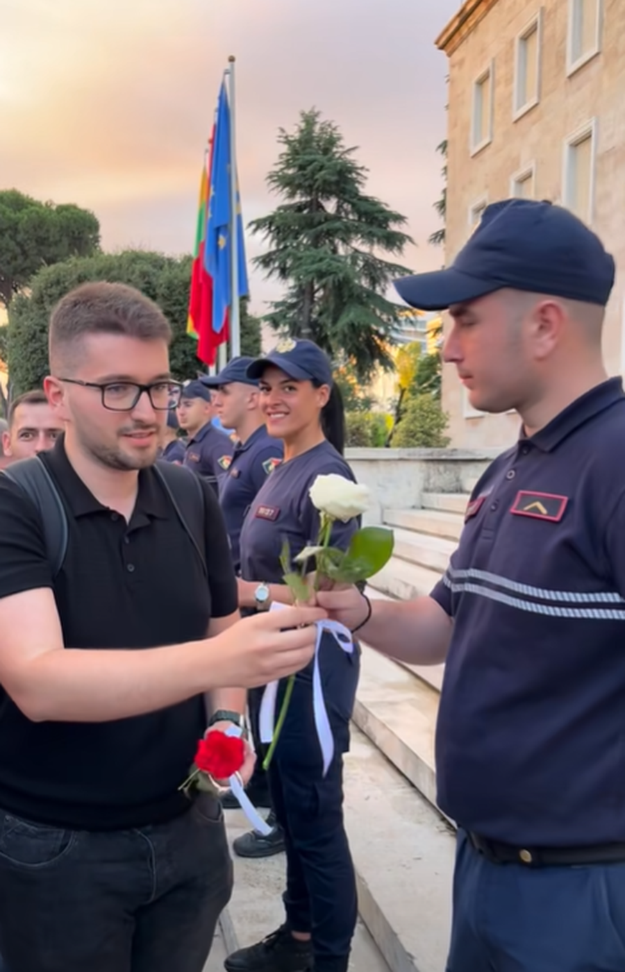 FOTO-LAJM/ Protesta e 5-t&euml; kund&euml;r Zv&euml;rnecit,  lule p&euml;r
