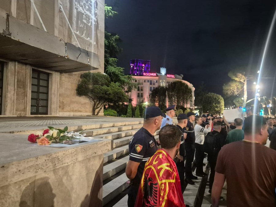 FOTO-LAJM/ &ldquo;Sot po protestoj p&euml;r Enean&rdquo;/ Qytetar&euml;t