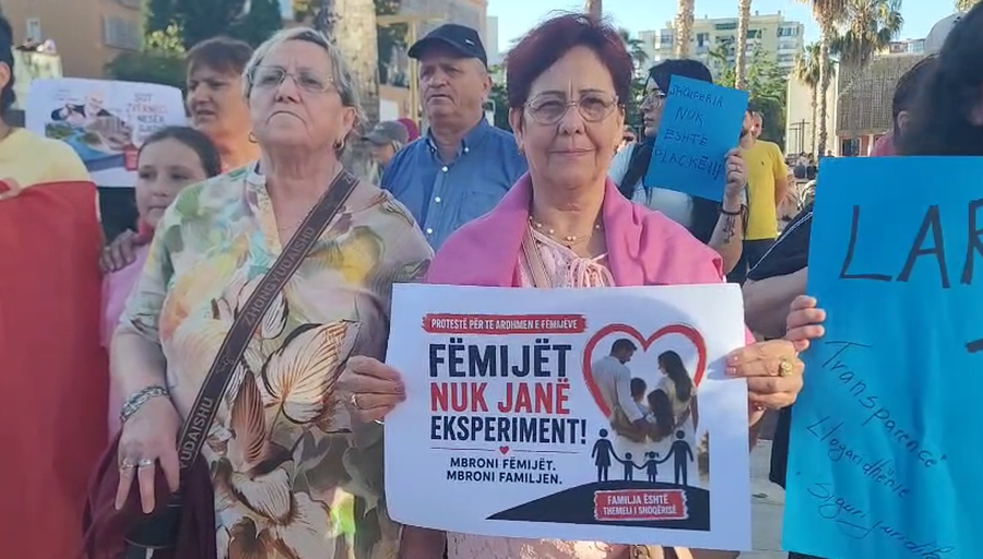 VIDEO/ Pas Tiran&euml;s, protesta qytetare mbahen dhe n&euml; qytete t&euml;