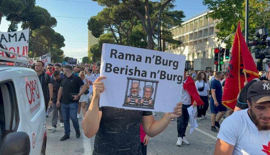 "L&euml;vizja jon&euml; udh&euml;hiqet nga qytetar&euml; t&euml; lir&euml;