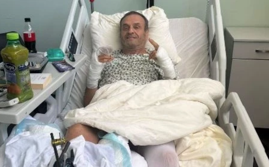 U aksidentua mbr&euml;m&euml; me motor, k&euml;ng&euml;tari Sinan Vasaliu