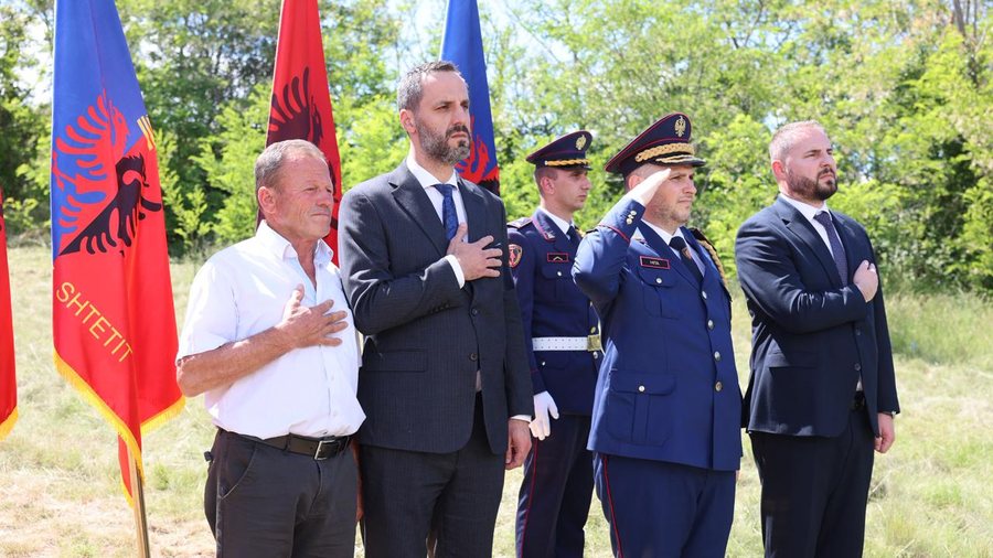 Maliq, ceremonia mortore p&euml;r policin e vrar&euml; Enea Mekolli, Hita: