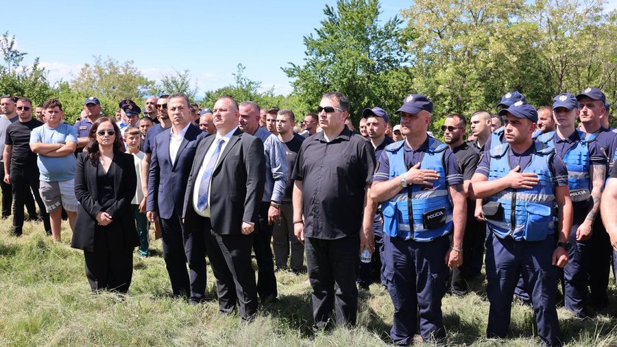 Maliq, ceremonia mortore p&euml;r policin e vrar&euml; Enea Mekolli, Hita: