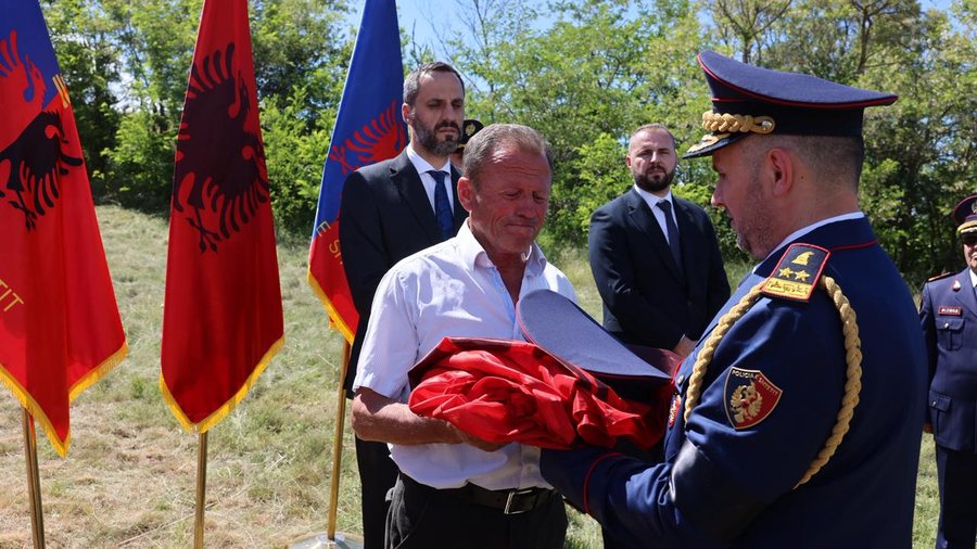 Maliq, ceremonia mortore p&euml;r policin e vrar&euml; Enea Mekolli, Hita: