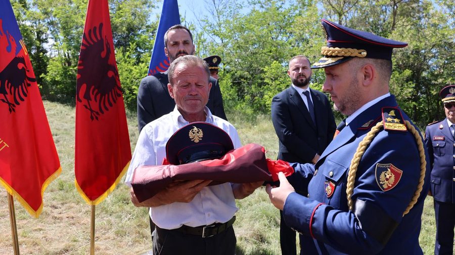 Maliq, ceremonia mortore p&euml;r policin e vrar&euml; Enea Mekolli, Hita: