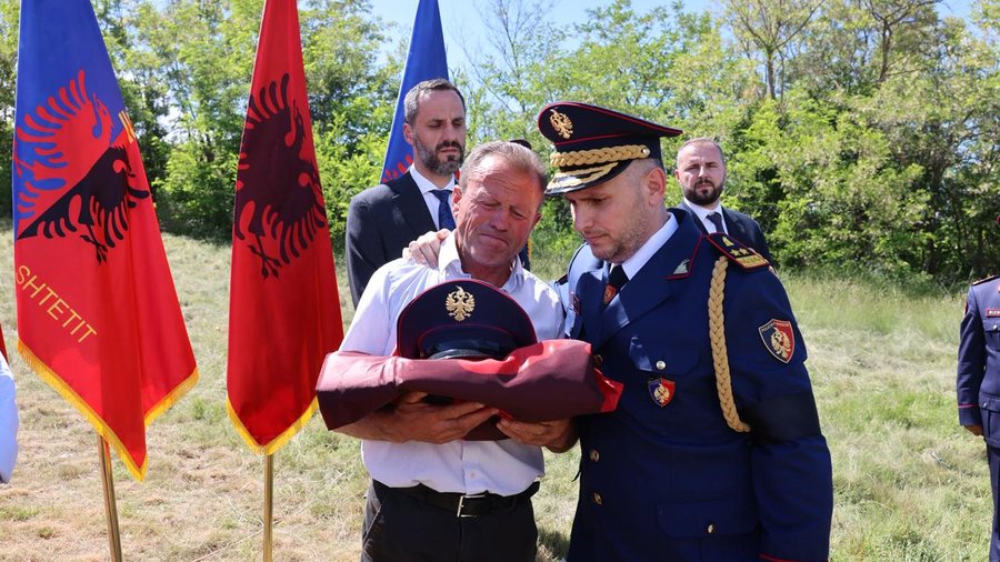 Maliq, ceremonia mortore p&euml;r policin e vrar&euml; Enea Mekolli, Hita: