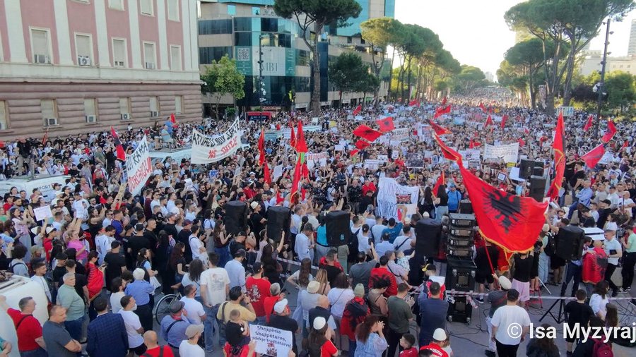FOTO/ &ldquo;Zv&euml;rnecin do e marrim pasi t&euml; &ccedil;lirojm&euml;