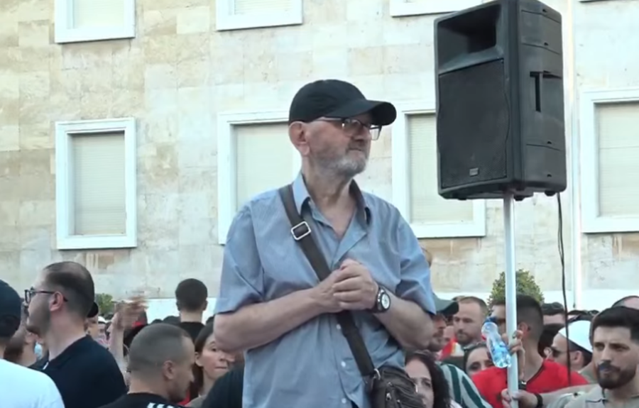 &ldquo;N&euml;se e ndan mendjen q&euml; do rrish akoma, mjer&euml; ti&rdquo;,