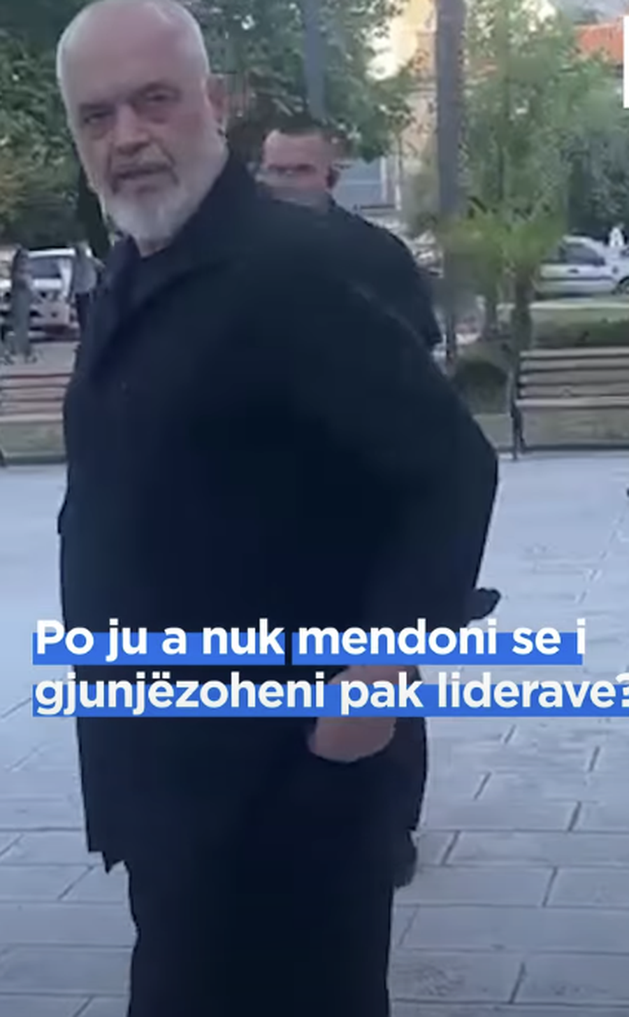 &ldquo;Protestat? Jeta vazhdon, pun&euml;t ecin p&euml;rpara&rdquo;/ Gazetari