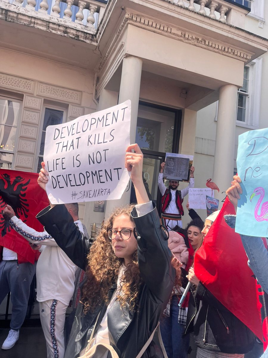 &lsquo;Revolucion, dor&euml;heqje&rdquo;, edhe Londra i bashkohet protestave