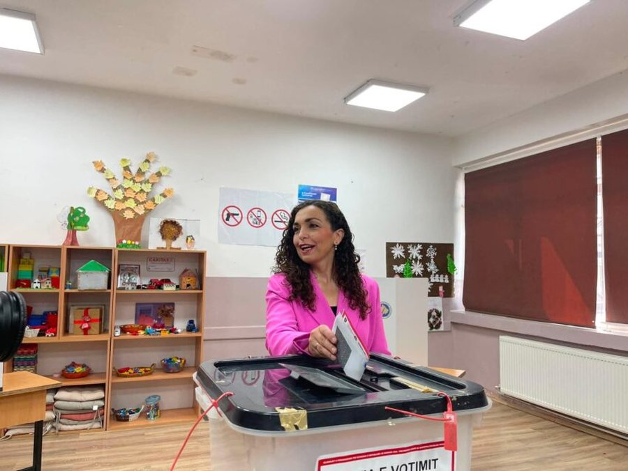 Zgjedhjet e parakohshme n&euml; Kosov&euml;, mbi 2 mln qytetar&euml; me t&euml;