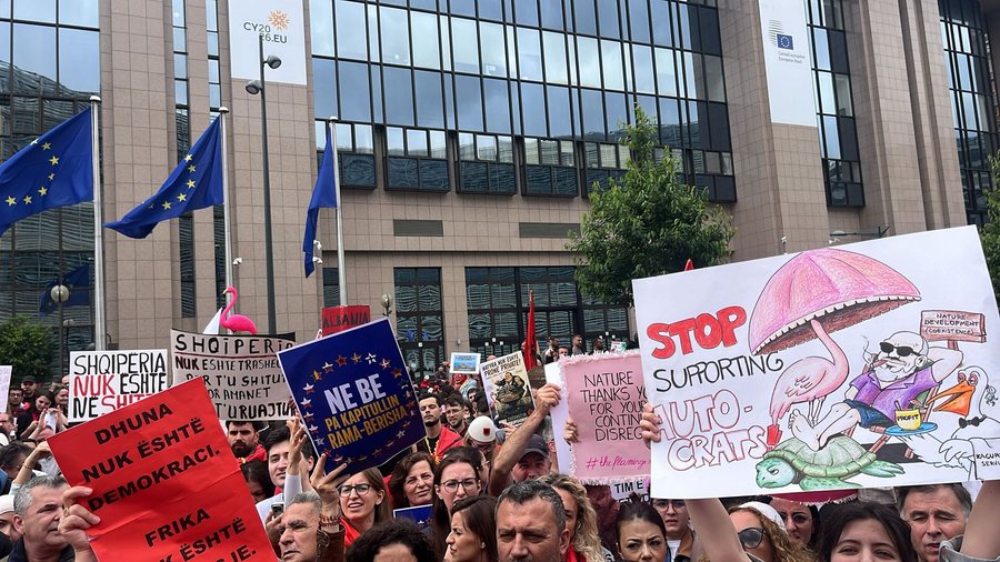 VIDEO-FOTO/ Bruksel, shqiptar&euml;t dalin n&euml; protest&euml;, thirrje