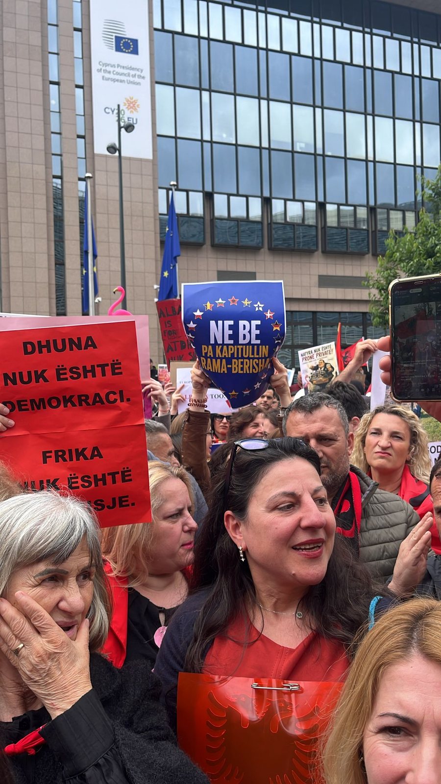 VIDEO-FOTO/ Bruksel, shqiptar&euml;t dalin n&euml; protest&euml;, thirrje
