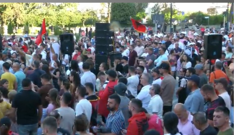 Qytetar&euml;t nuk t&euml;rhiqen, protesta kund&euml;r resortit n&euml;