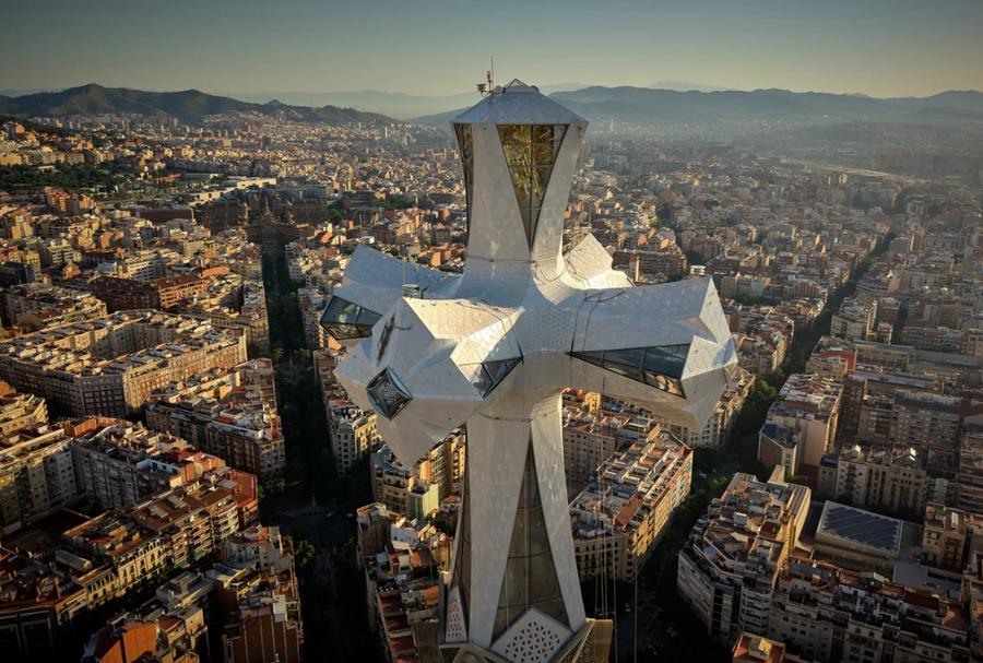 Spanjë, Sagrada Família arrin lartësinë përfundimtare