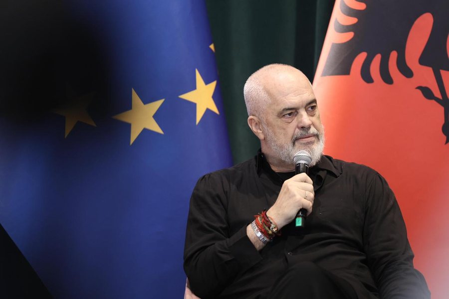 Protestat masive qytetare, Rama para gazetar&euml;ve t&euml; huaj: Revolta u